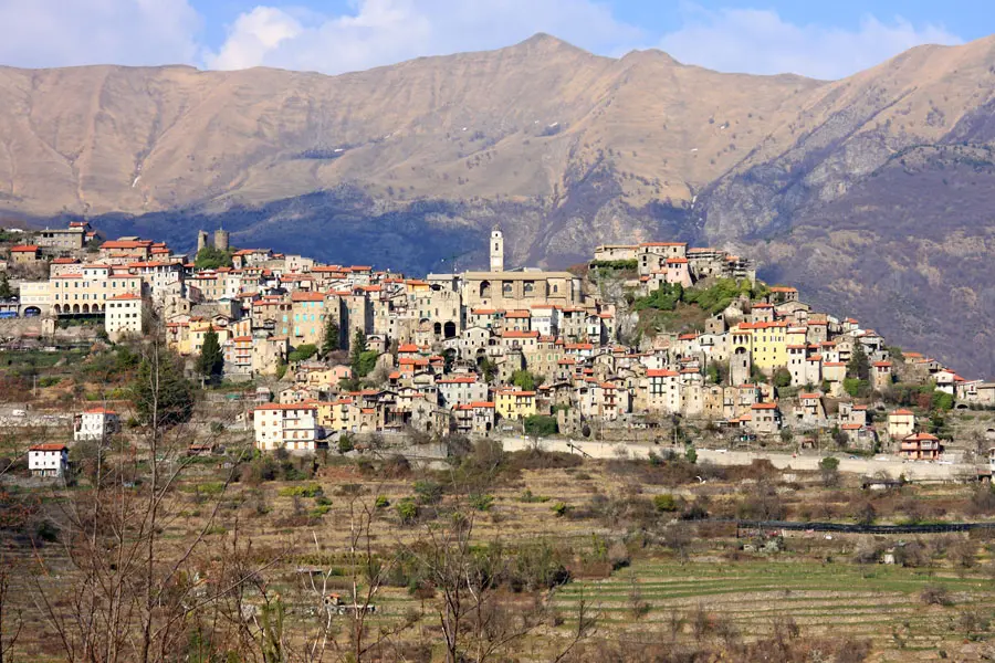 Triora, il paese delle streghe: storia, museo e guida alla visita nell’entroterra ligure