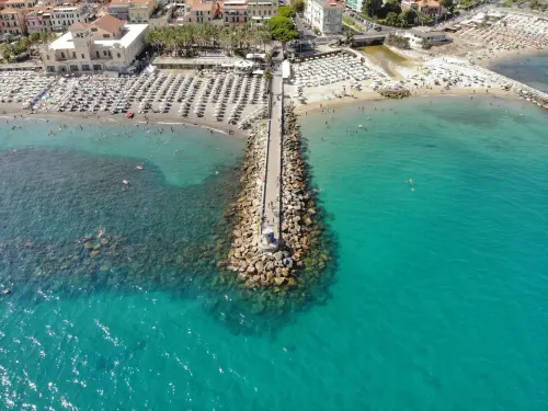 Le spiagge più belle di Sanremo e dintorni: guida tra libere, stabilimenti e calette nascoste