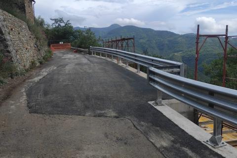 Riaperta la provinciale Apricale-Bajardo dopo il crollo del muro di contenimento