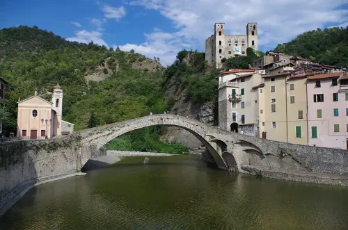 Dolceacqua: cosa vedere nel borgo ligure tra il ponte di Monet e il castello dei Doria